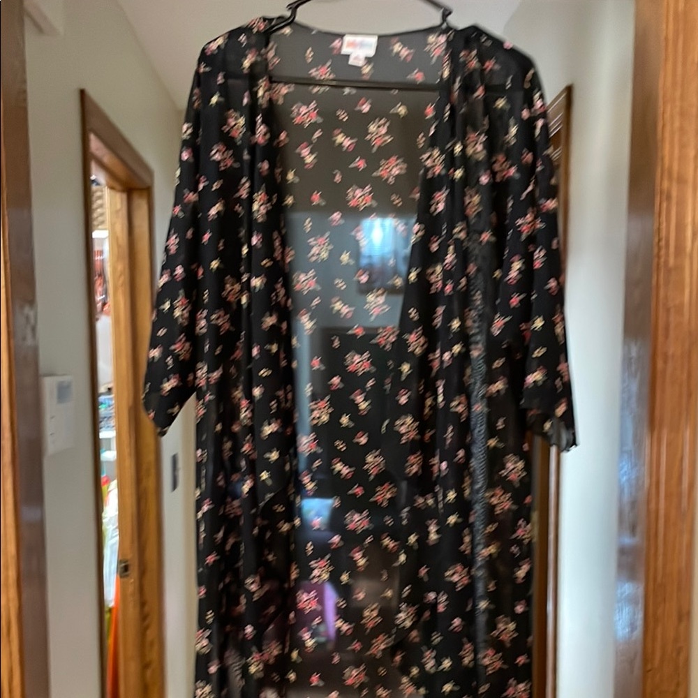 Lularoe women’s medium Floral Sheer Kimono
